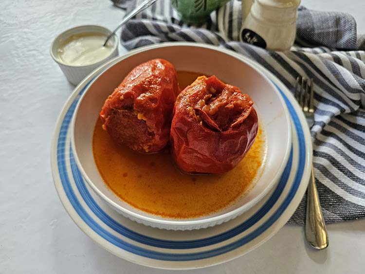 Ardei umpluti cu bulgur si carne de pasare