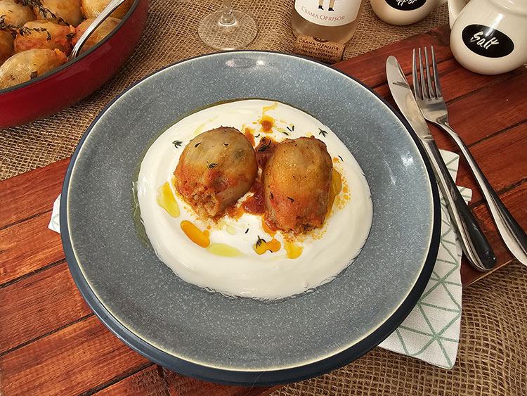 ceapa umpluta cu carne de curcan