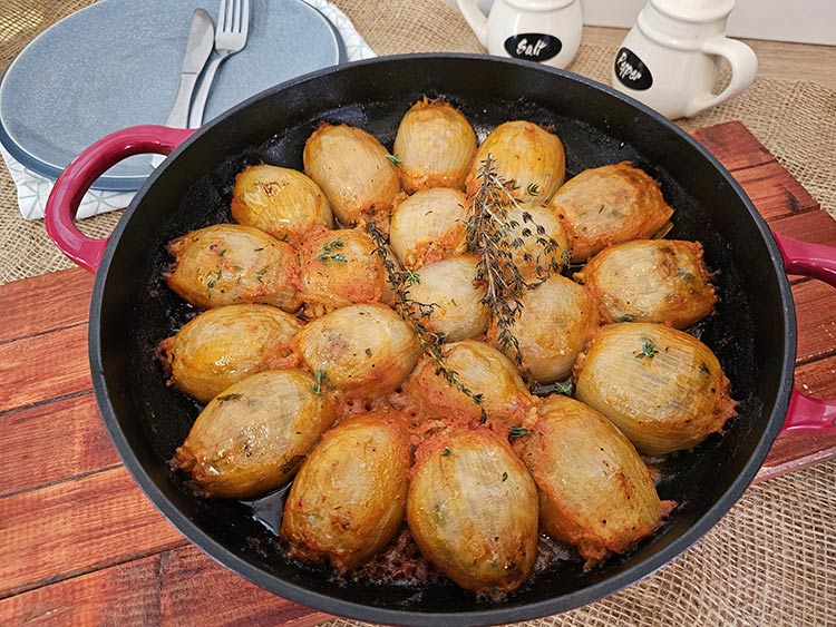 ceapa umpluta cu carne de curcan