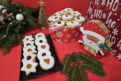 Fursecuri Linzer cu migdale si gem