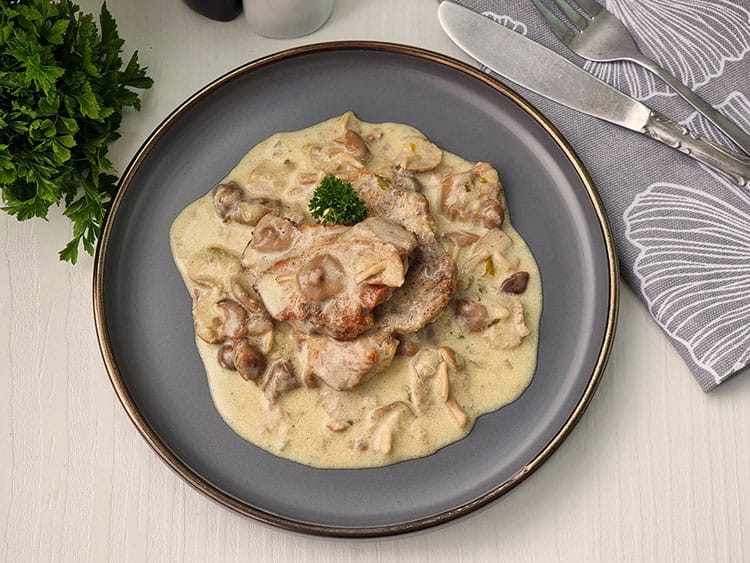 Escalop de caprioara cu ciuperci