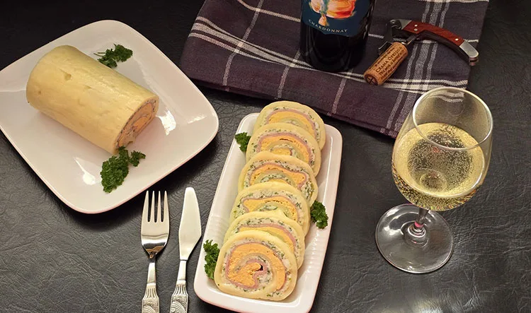 Rulada aperitiv de cascaval cu branza si oua