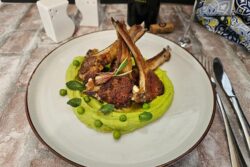 cotlete de miel cu piure de mazare