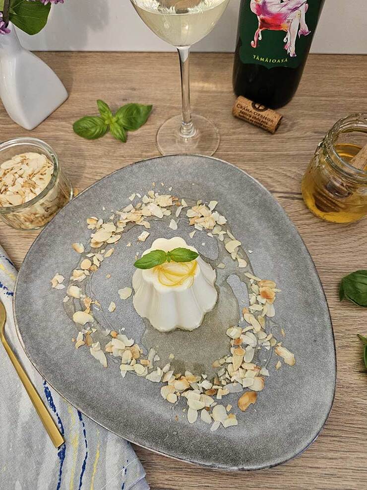 Panna cotta cu busuioc si miere