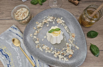 Panna cotta cu busuioc si miere