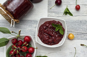 Dulceata de cirese amare la cuptor