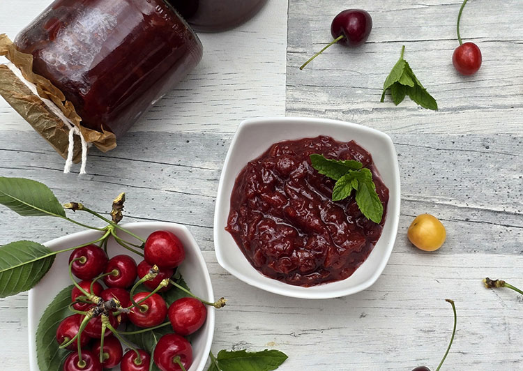 Dulceata de cirese amare la cuptor