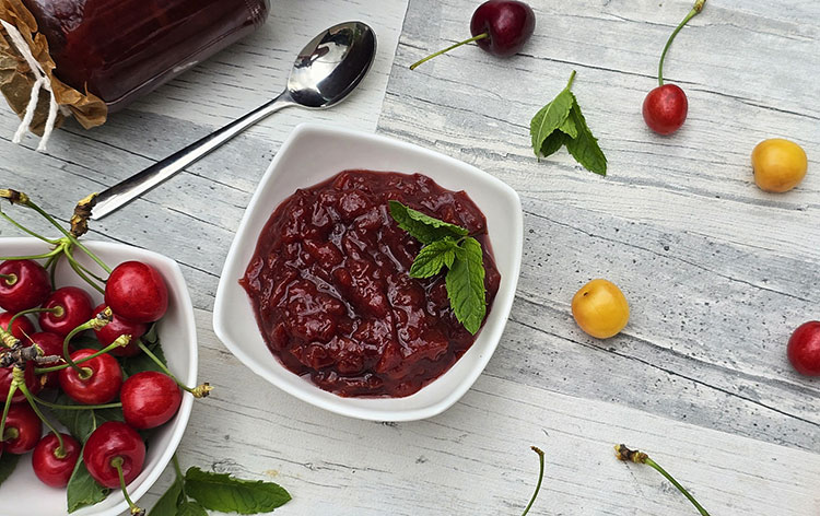 Dulceata de cirese amare la cuptor