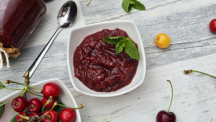 Dulceata de cirese amare la cuptor