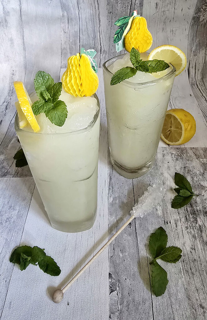 Granita cu sirop de soc si menta