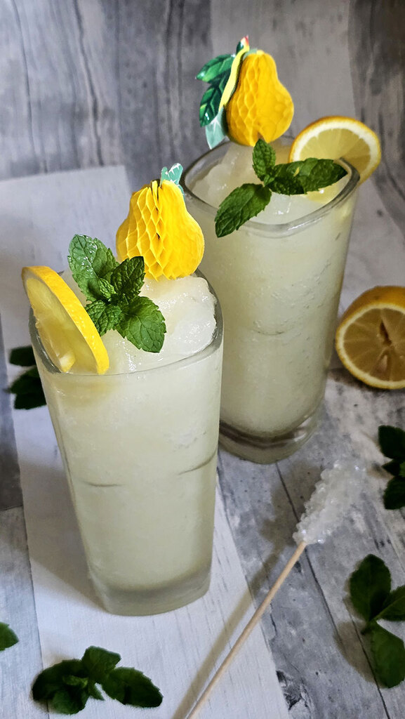 Granita cu sirop de soc si menta