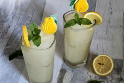 Granita cu sirop de soc si menta