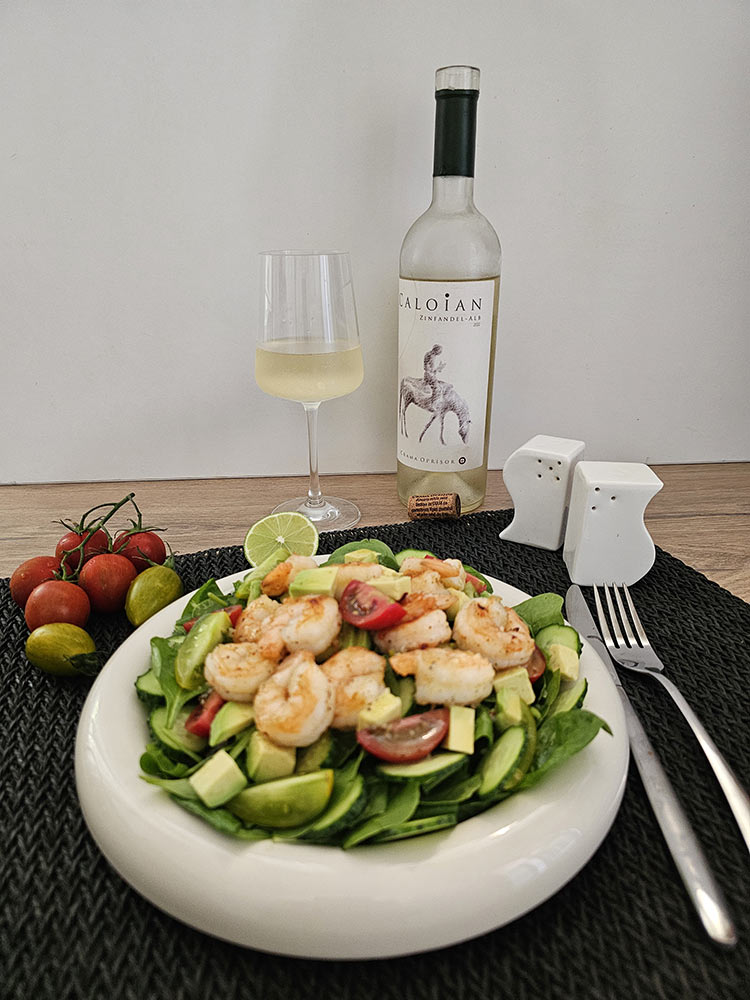 salata cu creveti quinoa si avocado
