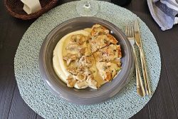 Piept de pui umplut cu galbiori