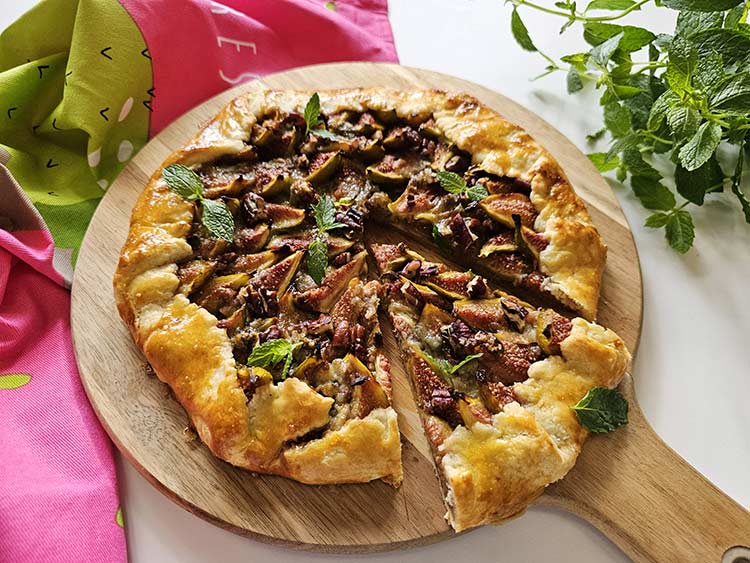 Tartă rustică cu smochine și gorgonzola