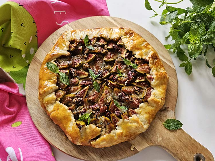 Tartă rustică cu smochine și gorgonzola
