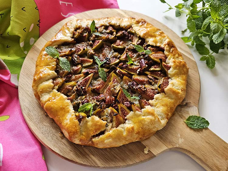 Tartă rustică cu smochine și gorgonzola