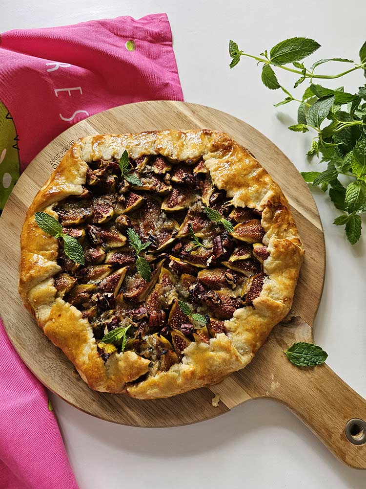 Tartă rustică cu smochine și gorgonzola