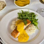 Pentru o cină rapida, va recomandam o reteta simpla si rapida, Somon cu sos de mango, iar alături va invitam sa serviți un vin elegant si complex, perfect echilibrat, prelung și corpolent, Stil Chardonnay de la prietenii nostri @crama.oprisorRețetă o gasiti in profil!#goodwine #goodvibes #chardonnay🍷 #somon #goodfood #foodporn